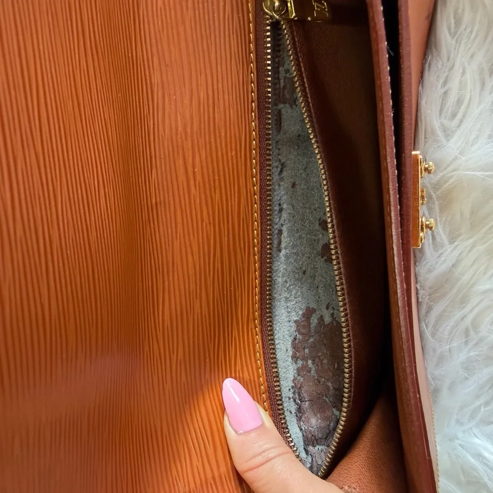 Louis Vuitton Epic‎ Seller Dragonne Clutch
